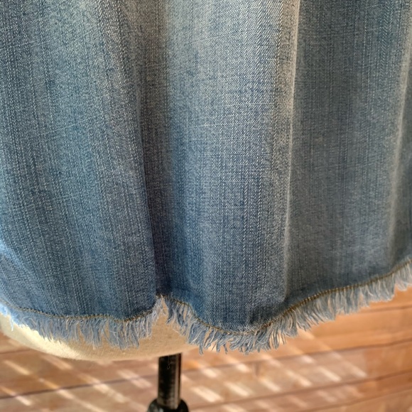 Cloth & Stone Off The Shoulder Denim Top - Picture 3 of 6